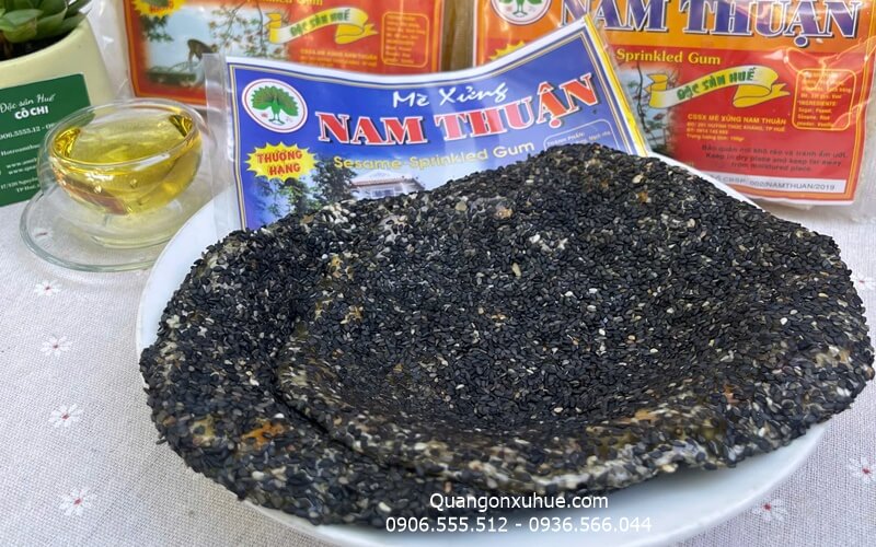 Mè Xửng Tròn Mè Đen Huế - Hương Vị Cổ Đô Trên Từng Miếng Nhắn địa chỉ bán mè xửng tròn mè đen huế